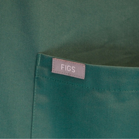 FIGS Men’s 3 Pocket Technical Collection Scrub Top, Hunter Green Size XXL - Picture 4 of 7